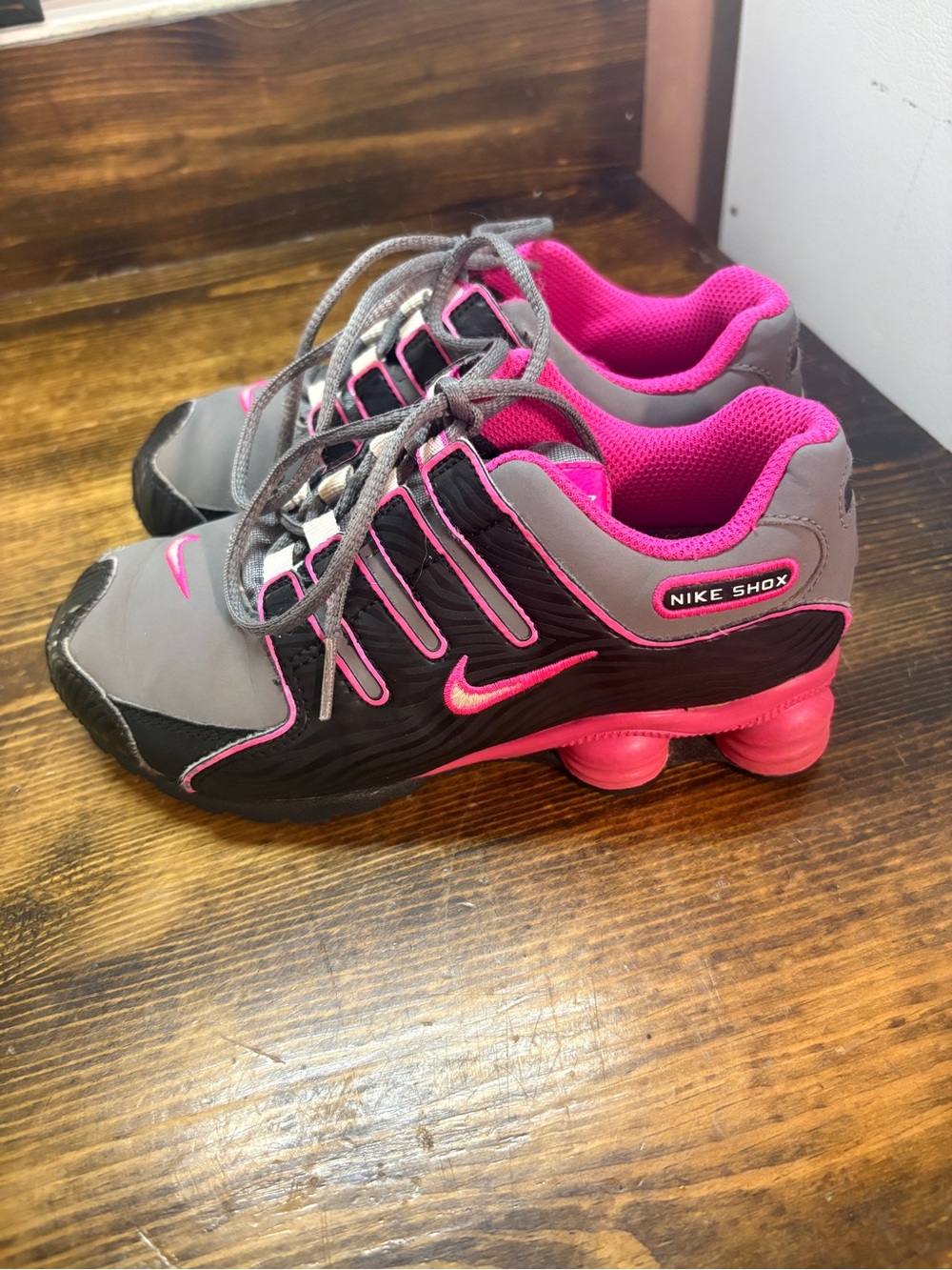 Nike‎ Gray And Pink Shox Size 13C